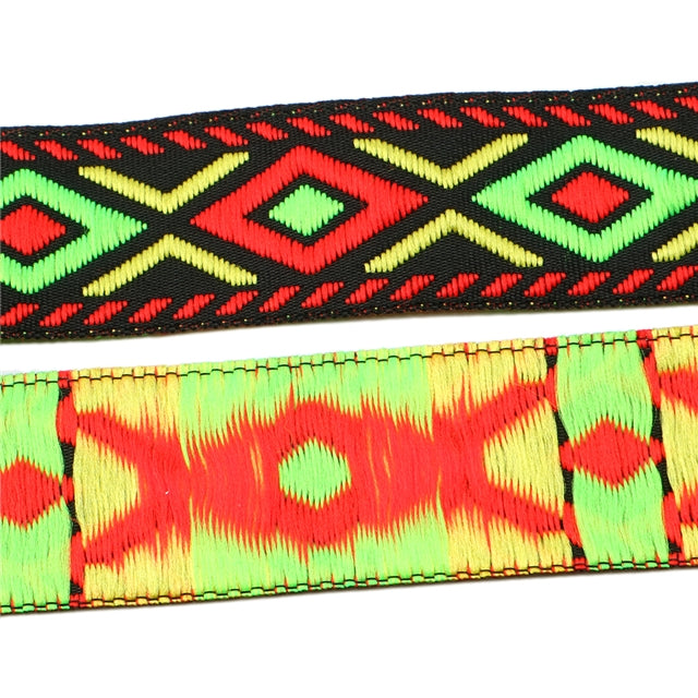 Geometrisches Ethno-Webband für farbenfrohe Akzente 🧵✨