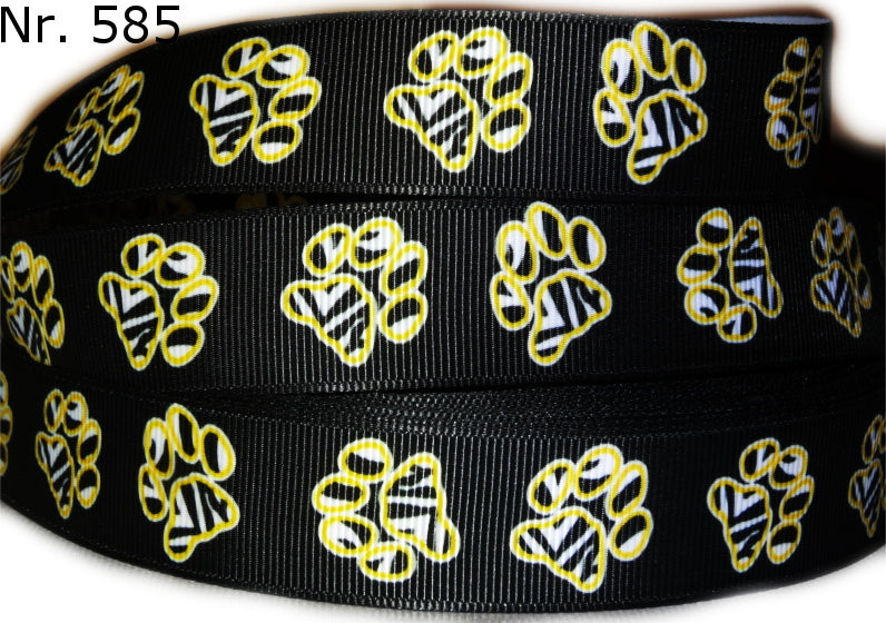 Pfotenabdrücke auf Zebramuster