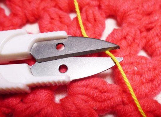 Professioneler Fadenschneider