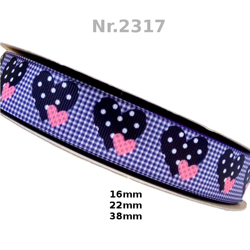 „Herzliche Karo-Romantik – Gepunktete Herzen auf klassischem Gingham-Muster“