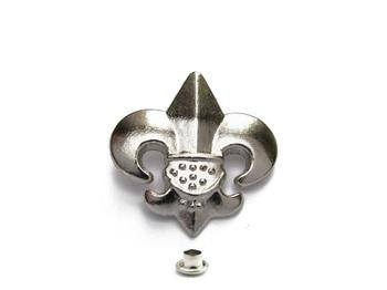 Zierniete Lilie (Heraldik) Flächig