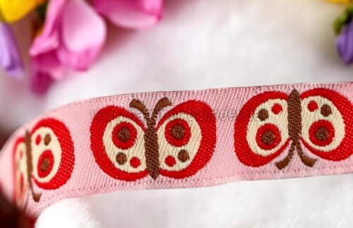 Schmetterlingszauber – 16 mm Webband in Rosa