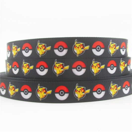 Pokemon Pikachu  in 16mm u. 19mm, Pikachu und Pokebälle auf schwarzem Hintergrund