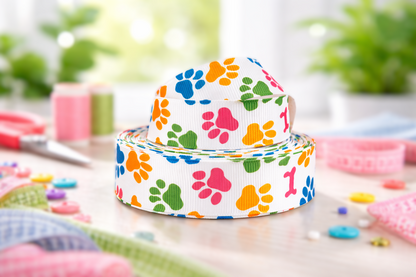 🐾 „Bunte Pfoten-Vielfalt auf Weiß – Verspieltes Ripsband für tierische DIY-Ideen“ ✨