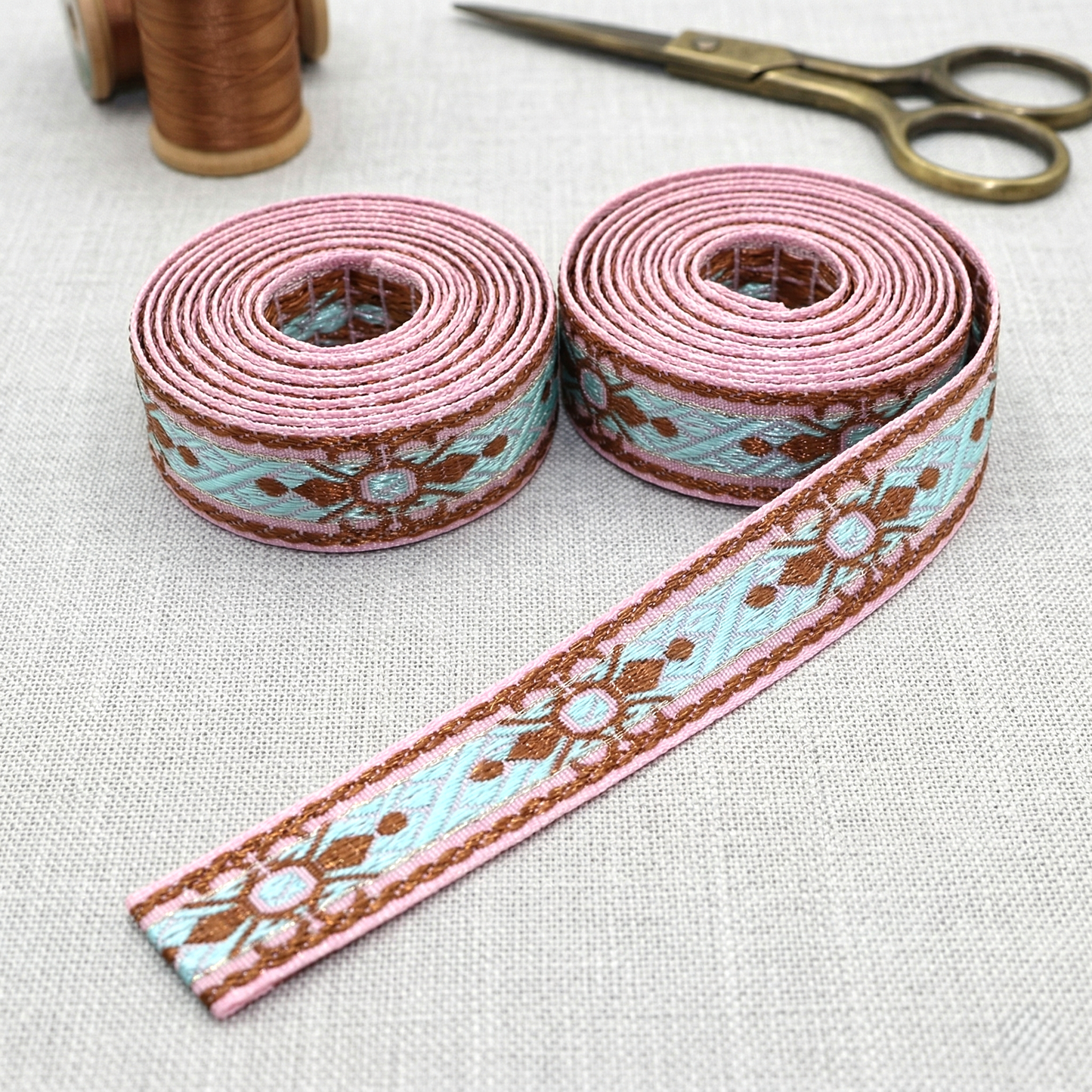 ✨ Ornamentales Webband mit glänzenden Akzenten – 15 mm Breite 🌸