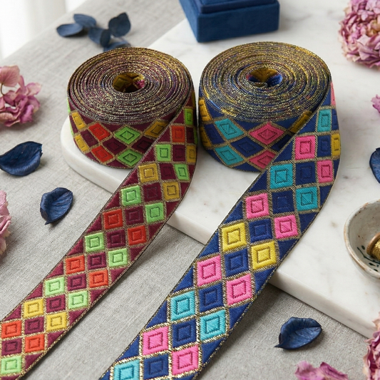 ✨ Funkelndes Webband mit goldenem Rautenmuster – 25mm Breite ✨