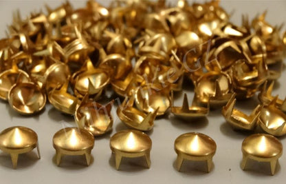 Pyramidennieten in Silbern & Gold