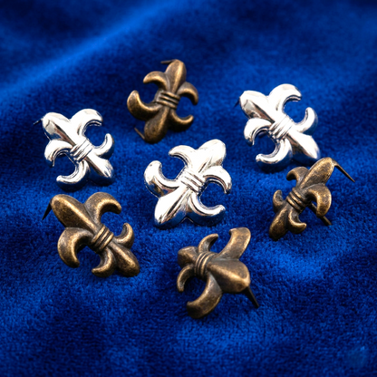 ⚜️ „Königlicher Akzent für Deine Kreationen – Lilie-Krallennieten in Silber & Antik Bronze“ ✨