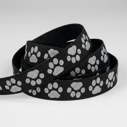 „Silver Paw Glow“ – Elastisches Pfoten-Band in Schwarz & Silber 16mm