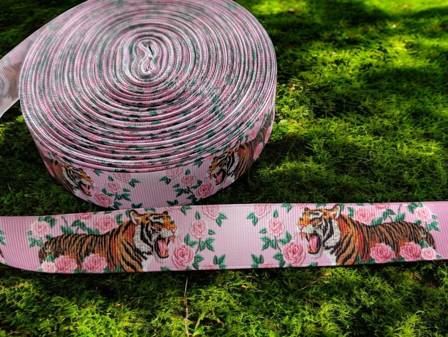 „Tiger & Roses“ – Edler Designer-Look in 3D-Stick-Optik 25mm (Eigenproduktion)