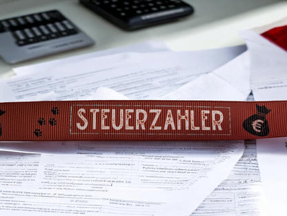 „Steuerzahler“ – Der offizielle Titel für deinen Vierbeiner 19mm (Eigenproduktion)