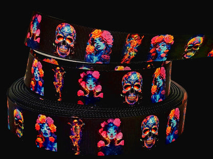 Totenkopf & Schönheiten – Exklusives bedrucktes Band 25mm