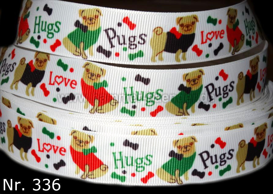 Pugs Love Hugs – 22mm