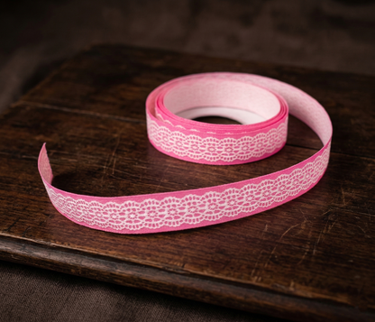 „Lace Elegance – Bezauberndes Häkeloptik-Band in Navy, Rot & Pink“ 16mm