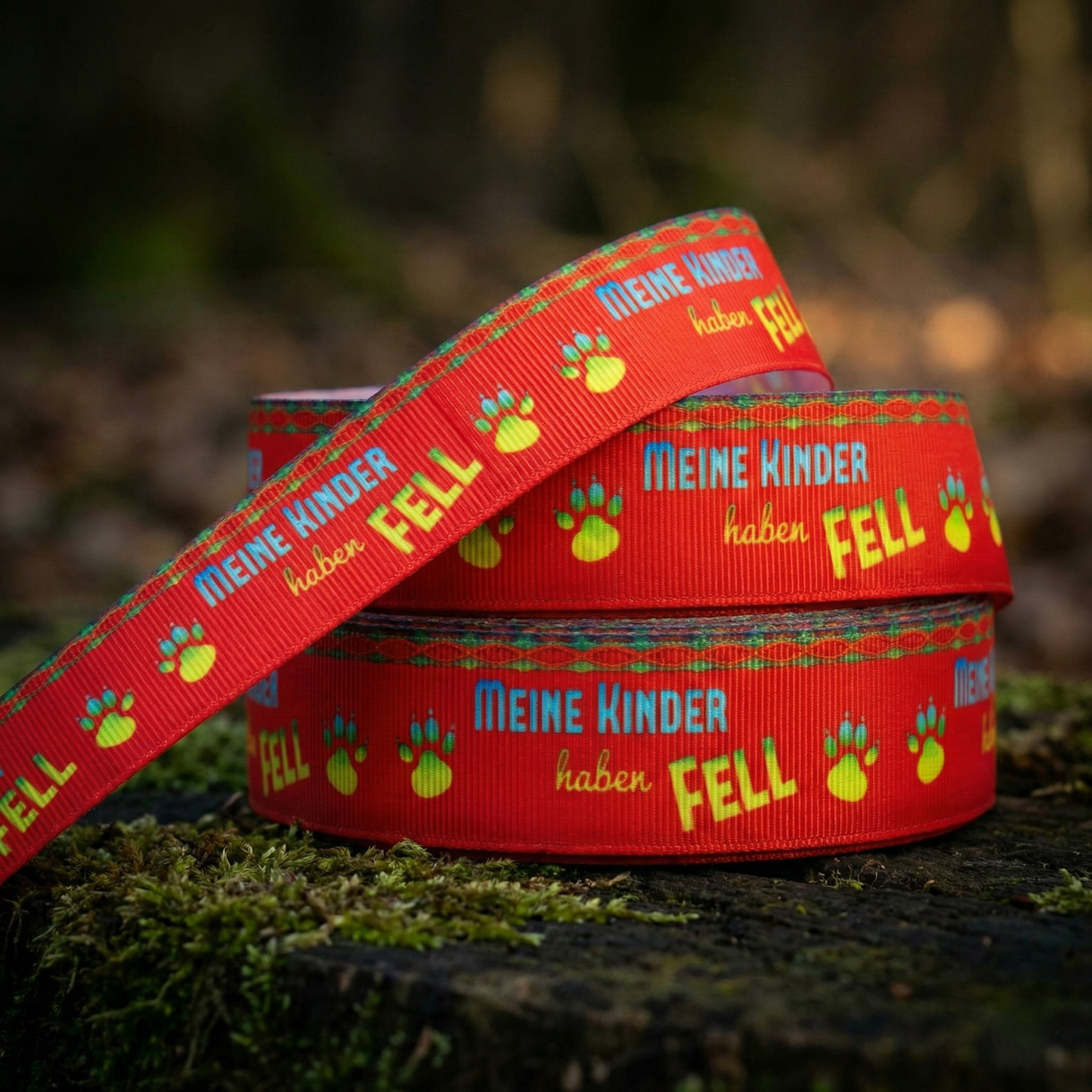 Exklusives  Meine Kinder haben Fell - Band mit bunten Pfotenabdrücken – 22mm