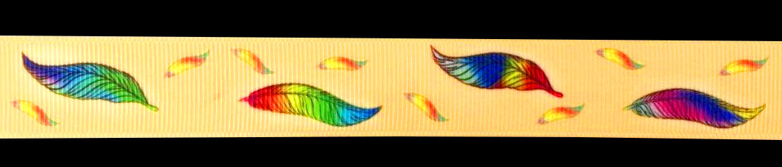 Exklusives  Bunte Federn auf Beige -Band – 22mm