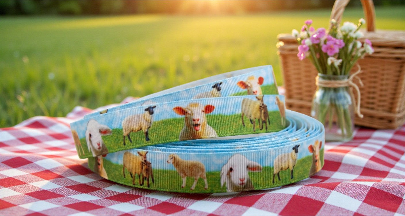 Exklusives  Schafe & Lämmer - Band mit Wiesenhintergrund – 22mm