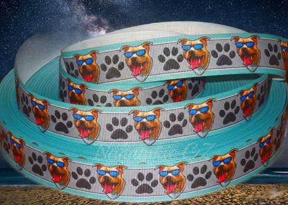 Exklusives  Amstaff mit Sonnenbrille -Band mit Pfotenabdruck – 25mm