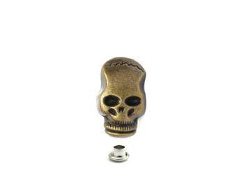 💀 Markante Zierniete Totenkopf – Edle Messing-Optik für rockige Akzente ✨