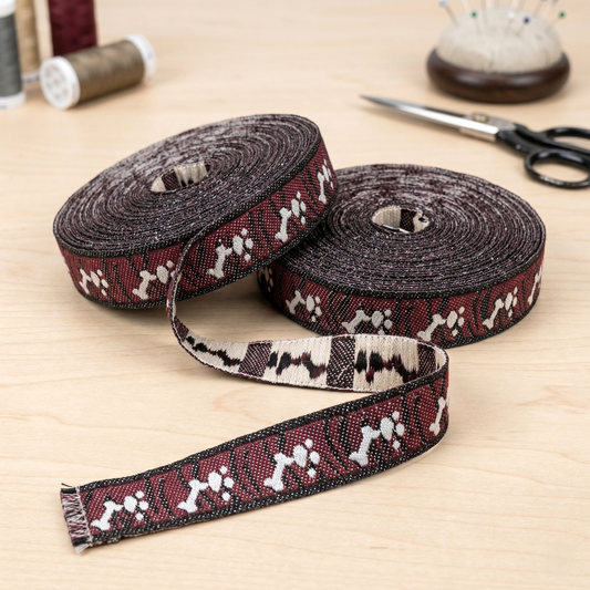 🐾 Pfotenliebe in Bordeaux – Hochwertiges Webband mit Tatzenmuster ✨