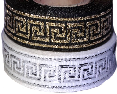 Elegante Mäander Webbänder - Zeitlose Schönheit in Schwarz und Weiß