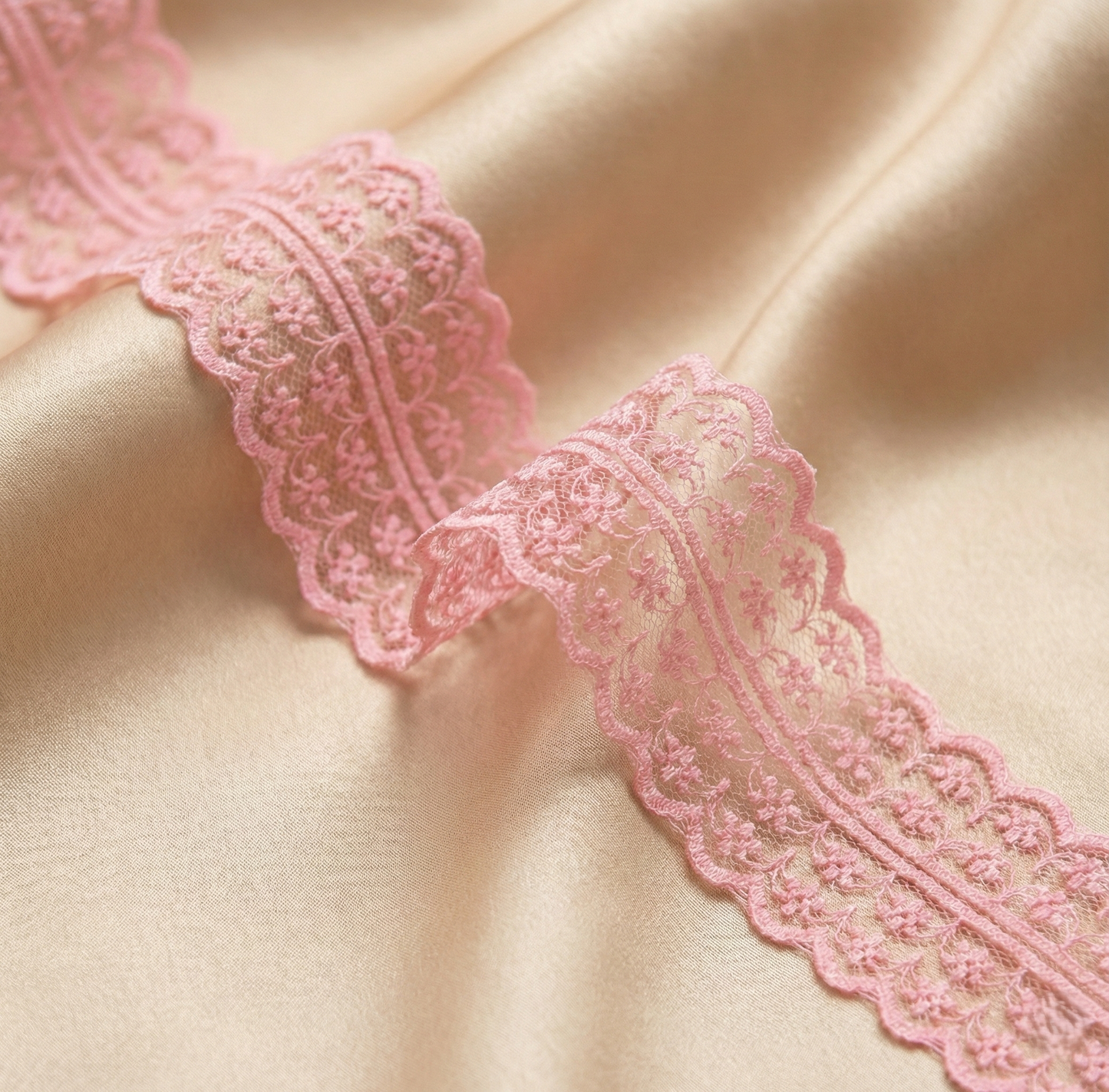 „Romantic Rose“ – Filigranes Spitzenband 45 mm
