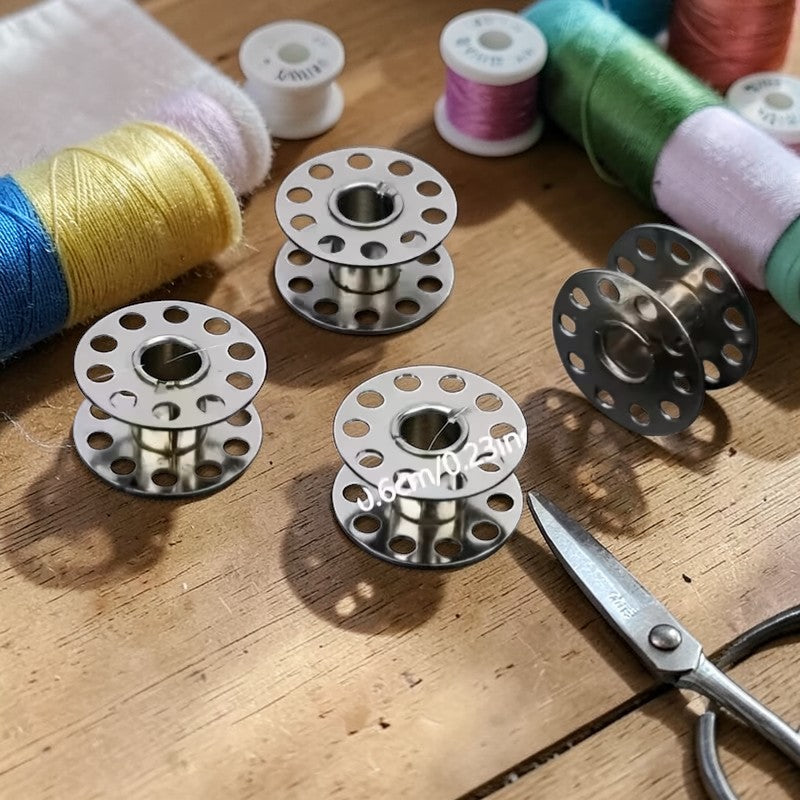 36 Metallspulen in praktischer Aufbewahrungsbox -  🧵 Ordnung mit System