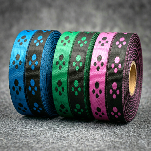 Double-sided pattern with paw prints in pink and blue