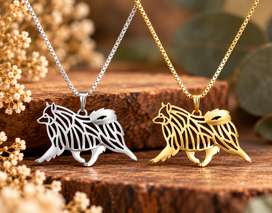 Wolfsspitz-Halskette in versilbert und vergoldet als Präsentationsbild